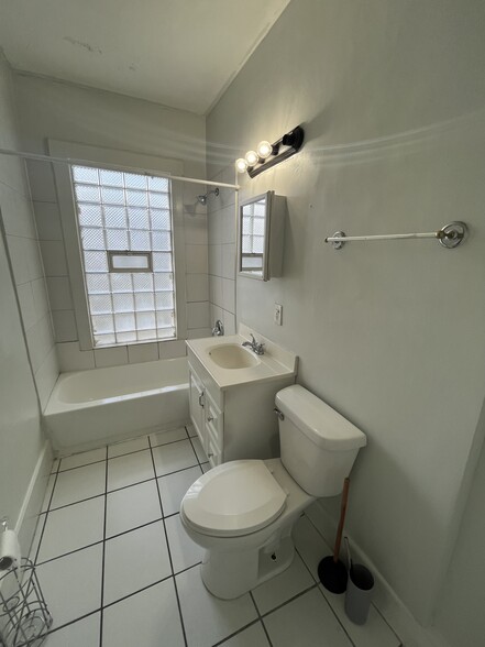 Building Photo - 231 Doty St