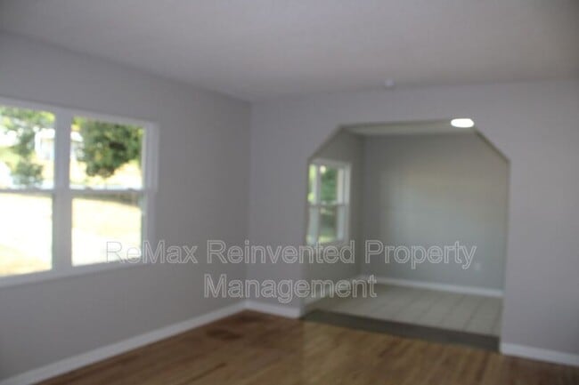 Building Photo - 3332 Hillis Rd