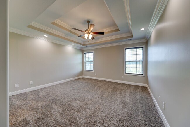 Building Photo - Sharp 3 bed 2 bath with Bonus room and nice fenced yard.