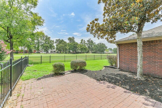 Building Photo - 7718 Trophy Pl Dr