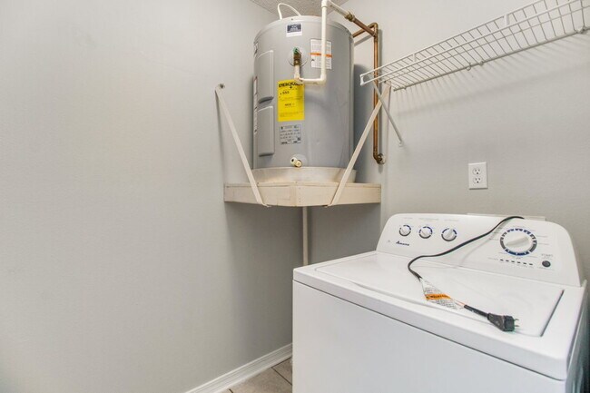 Building Photo - 1015 Sable Dr