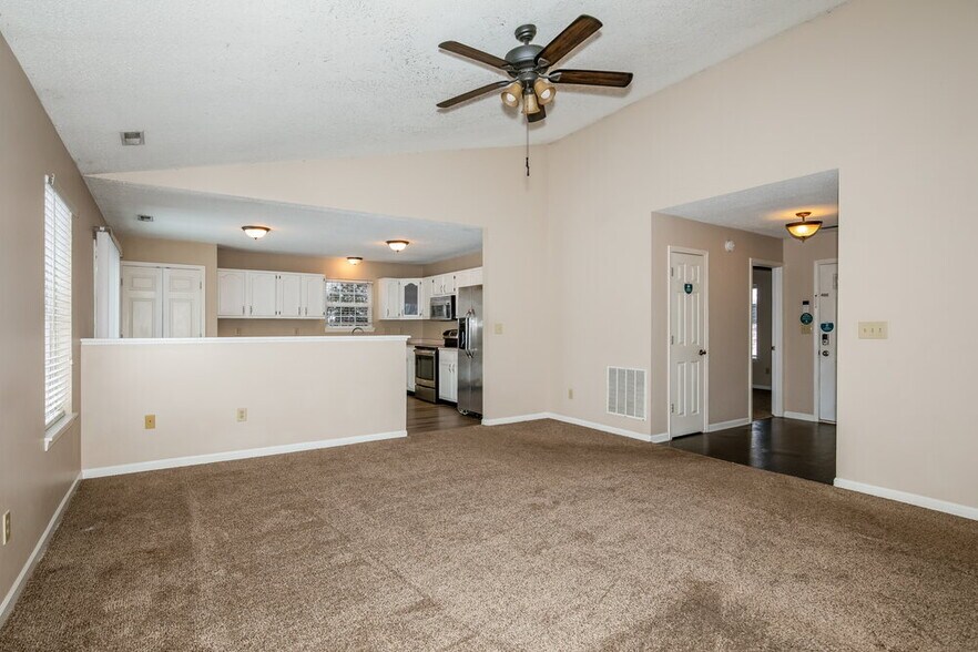 Building Photo - 5751 Ashcroft Dr