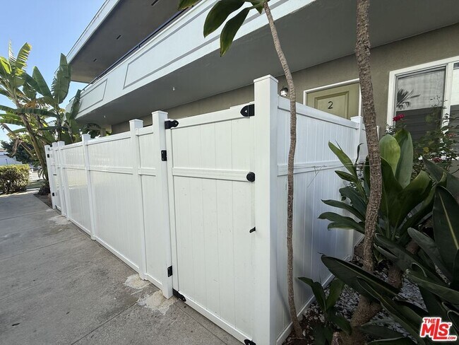 Building Photo - 11543 Venice Blvd.