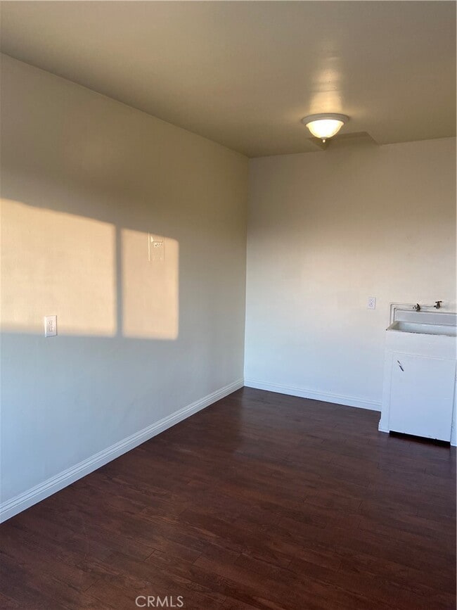Building Photo - 11140 1/2 South Mariposa Ave-