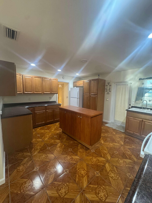 Building Photo - 782 Orchid Dr