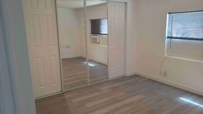 Building Photo - 200 W 1st St