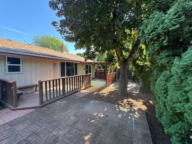 Building Photo - Beautifully Renovated 4-Bedroom Home in NW Corvallis