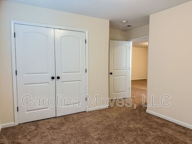 Building Photo - 101 Easton Mdw Wy