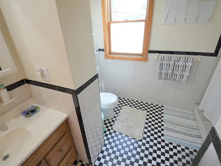 Building Photo - 345 Market St