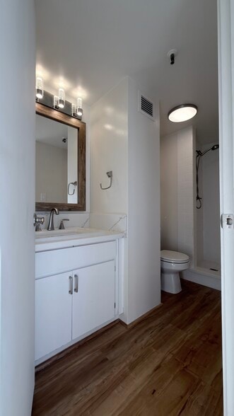 Second bathroom (shower) - 2499 Kapiolani Blvd