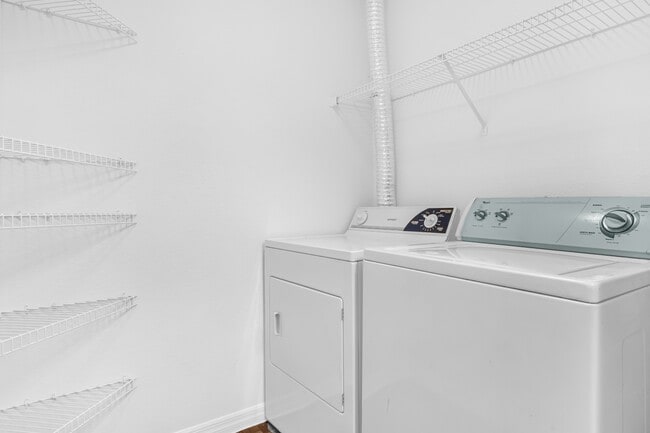 Building Photo - 7360 Westpointe Blvd