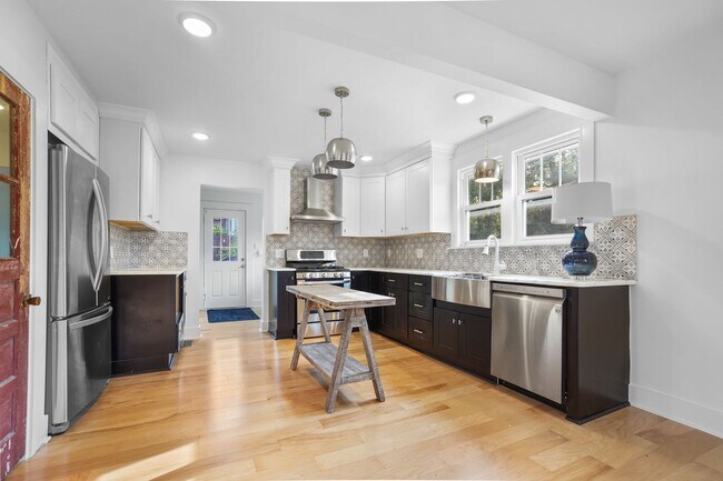 Building Photo - 520 Elgin St