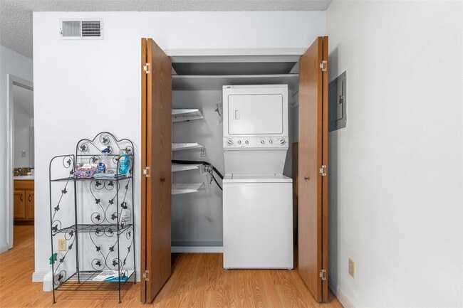 Building Photo - 21461 Coyote Trail