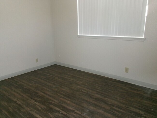 Building Photo - 3128