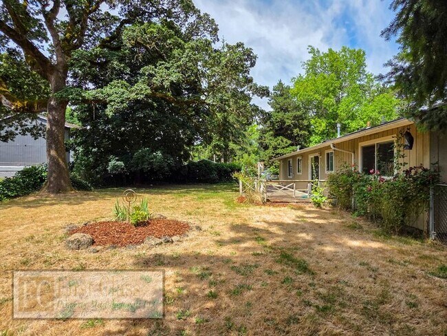 Building Photo - 17640 SW Shaw St