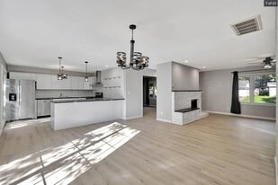 Building Photo - 2503 Alton Dr