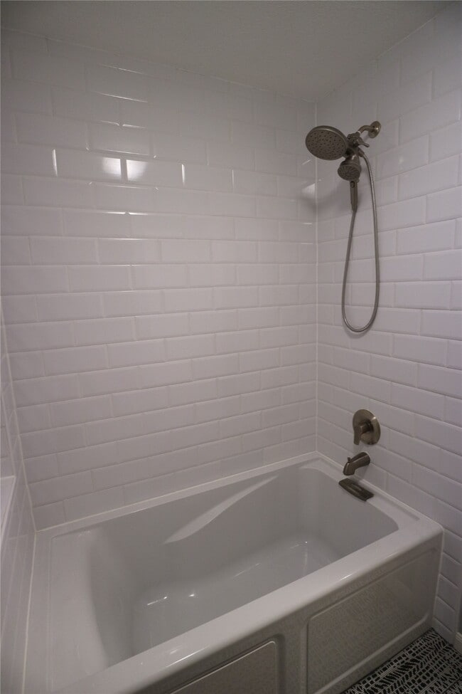 Building Photo - 9939 Kemp Forest Dr