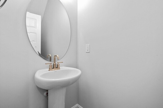 Building Photo - Move in Special*1/2 Month Rent Free* 3 Bed...