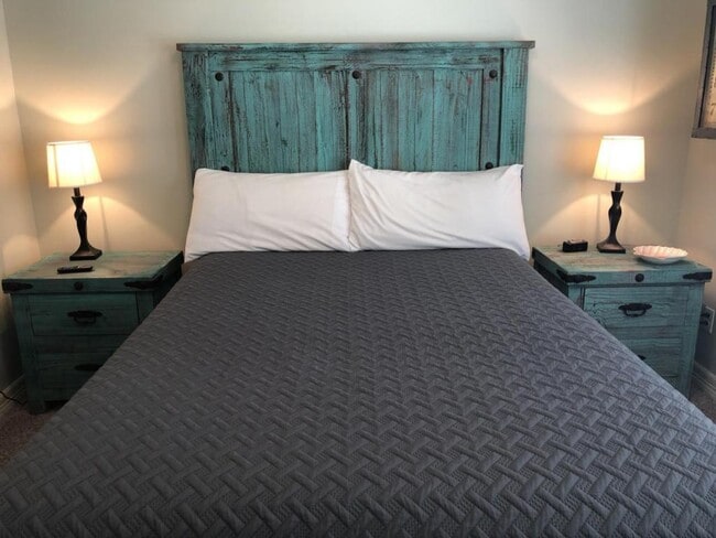 Building Photo - 104 Sailhouse