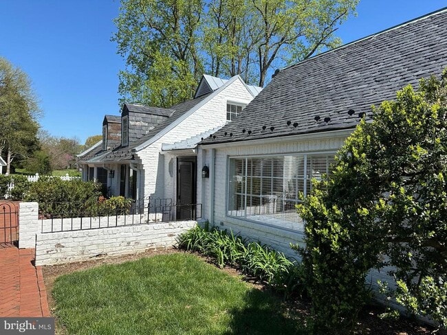 Building Photo - 11 Chatham Heights Rd