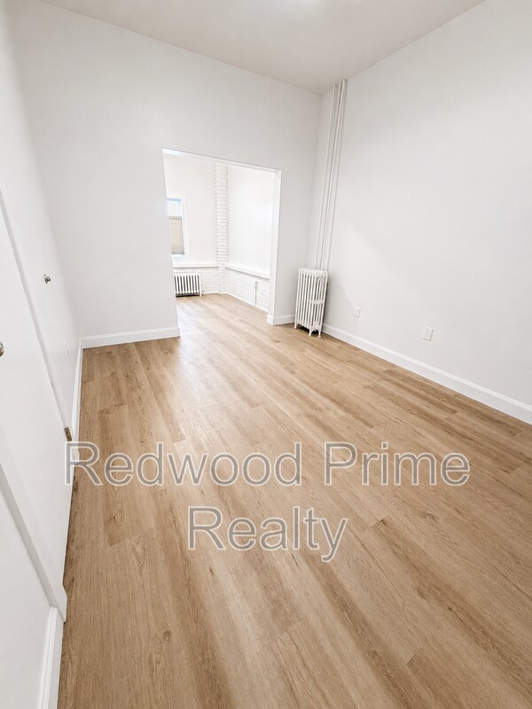 Building Photo - 1307 16th Ave