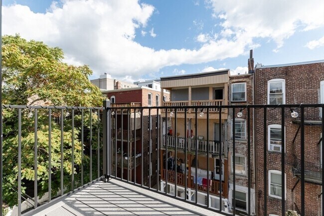 Building Photo - 69 Lubec St