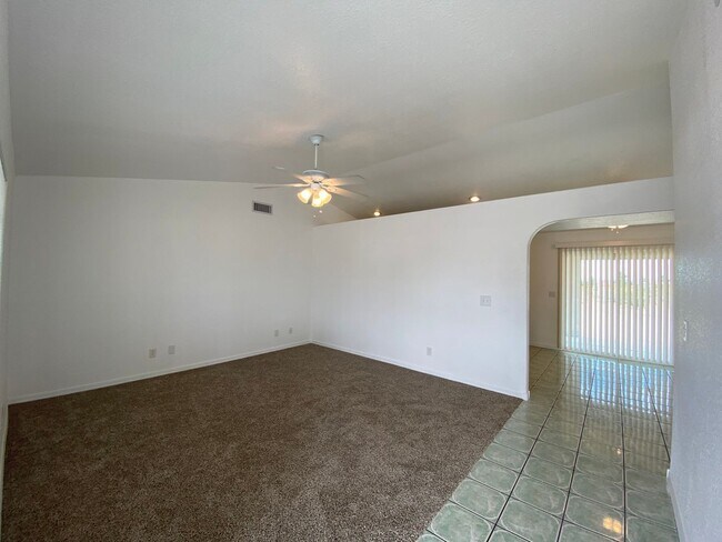 Building Photo - Great 3 Bedroom Home in Golden Valley on Pavement!