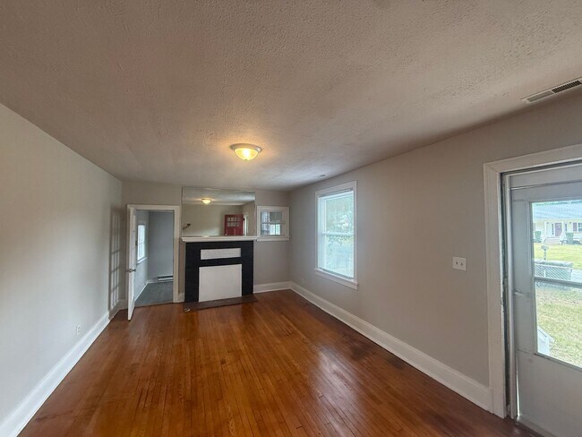Building Photo - 2-bedroom 1 bathroom Cottage on a large lot with 2 large storage building on site
