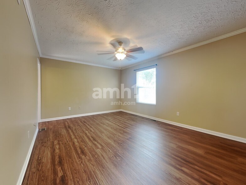 Building Photo - 5569 Windsor Ct