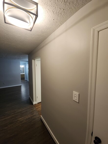 Building Photo - 10129 Oakton Terrace Rd