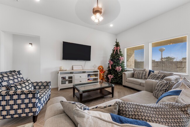 Building Photo - 11918 Autumn Leaf Dr