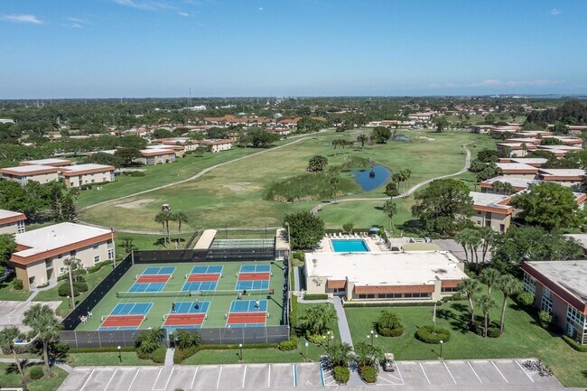 Building Photo - 53 Woodland Dr