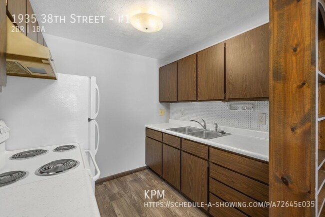 Building Photo - 2 BEDROOM | 1 BATH | MAIN LEVEL APARTMENT ...