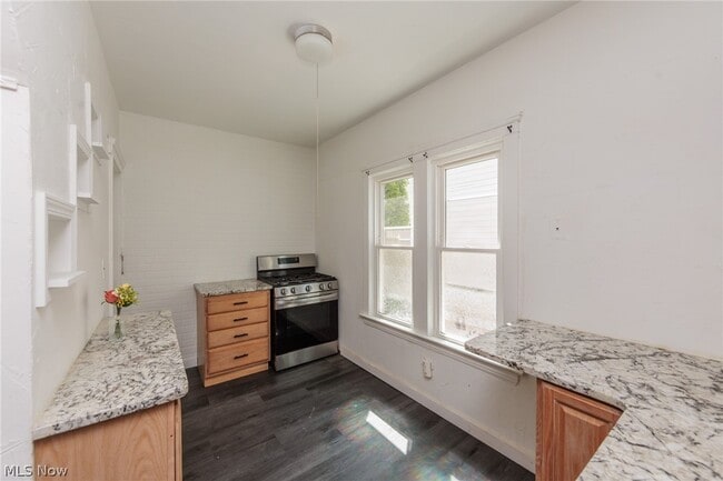 Building Photo - 2035 Chesterland Ave