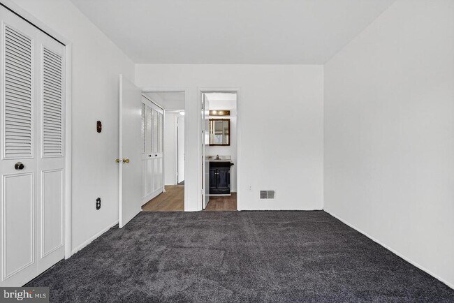 Building Photo - 8801 Monmouth Dr