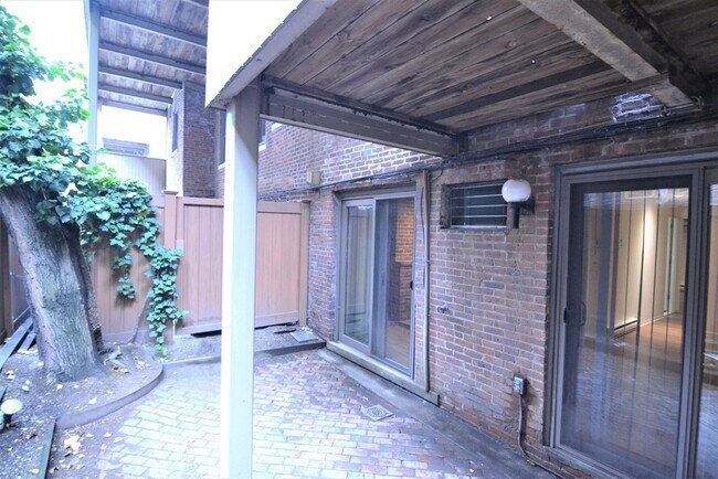 Building Photo - 67 St Germain St