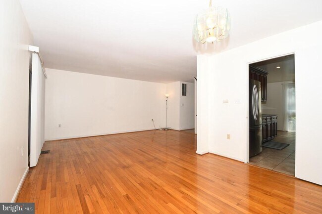 Building Photo - 8147 Inverness Ridge Rd
