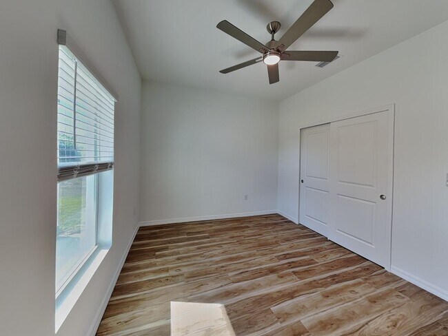 Building Photo - 5281 Gillot Blvd