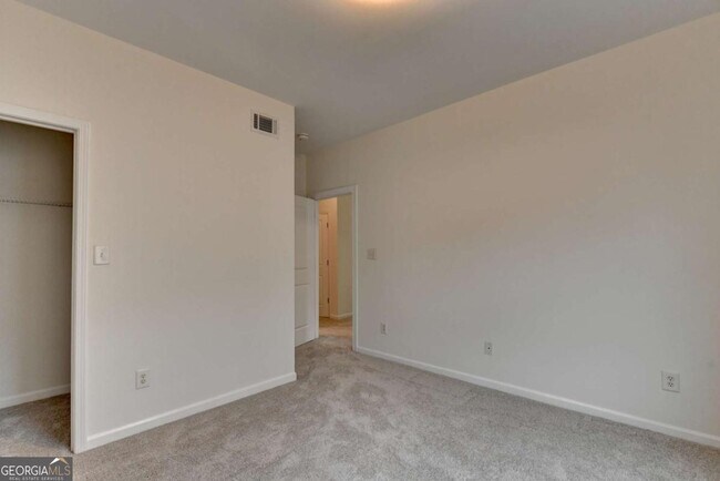 Building Photo - 979 Parkside Wood Ct