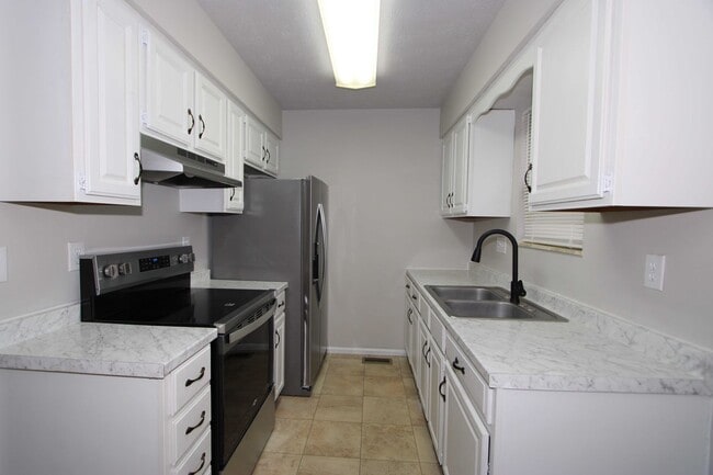 Building Photo - 2 Bed 1.5 Bath Condo