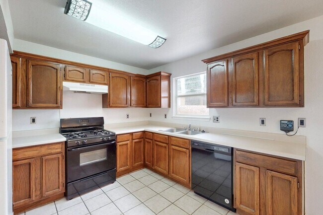 Building Photo - Beautiful 4 bedroom, 2 bath home in Northeast El Paso!