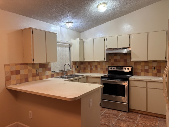 Building Photo - 2039 Garwood Dr