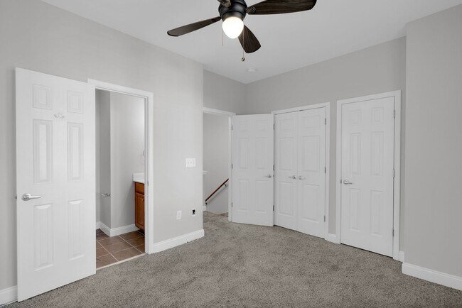 Building Photo - Wonderful craftsman style end-unit townhome