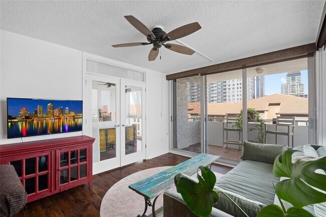 Building Photo - 470 3rd St S
