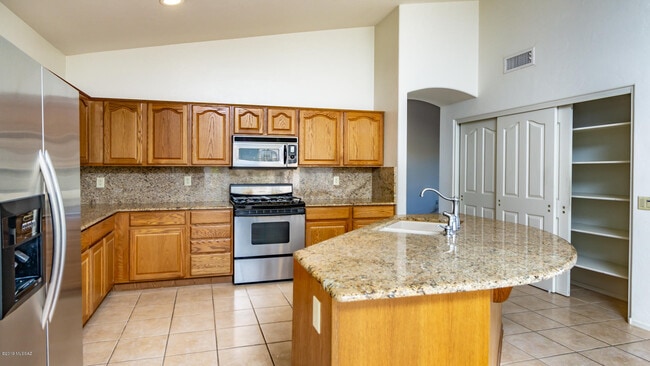 Building Photo - 38006 S Desert Highland Dr