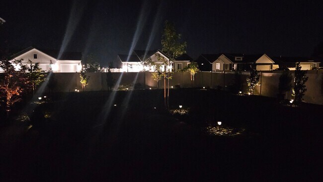 Building Photo - 3 Bed 2 Full Bath home