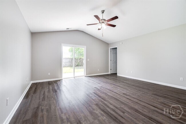 Building Photo - 6 Spg Lk Cir