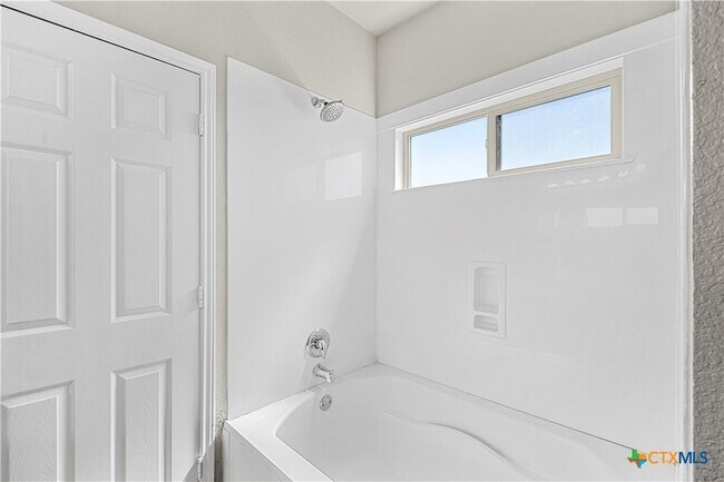 Building Photo - 1602 Gigante Dr