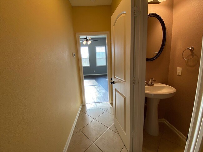 Building Photo - 113 Berlandier Ash Ct