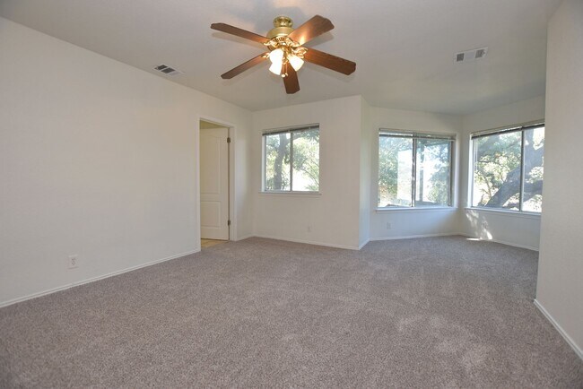 Building Photo - 4BR Cat Hollow Rental | Fenced Yard | Round Rock ISD